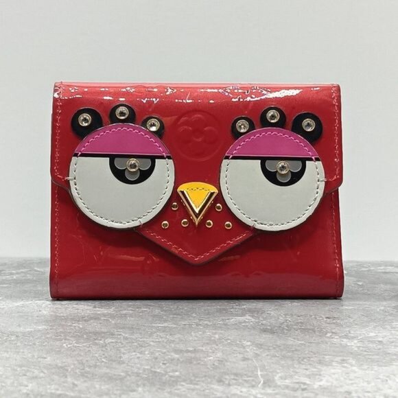 LOUIS VUITTON Limited Edition Vernis Angry Bird Victorine Wallet Pomme D'Amou - Picture 1 of 15